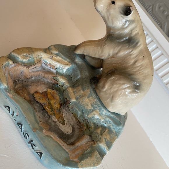 Vintage Ashtray Alaska Ceramic Painted Polar Bear on ￼Ice - Picture 5 of 8